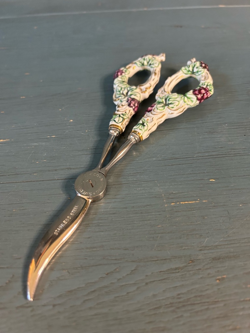 Decorative Floral Handle Kitchen Grape Shears - White and Green | Vintage